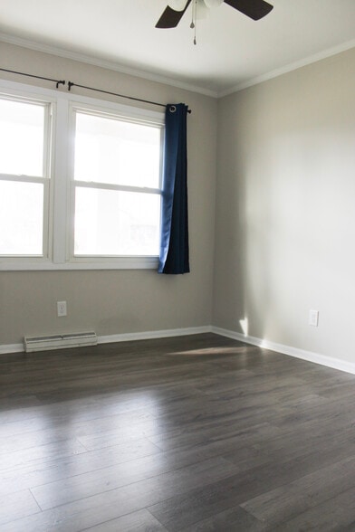 Building Photo - 1213 Park Dr