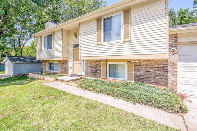 Building Photo - 2407 Redfield Dr