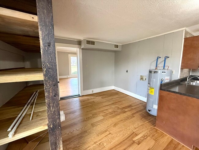 Building Photo - 927 E Mt Vernon St