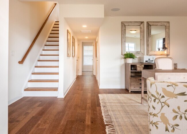 Building Photo - Blacksburg, 3BR / 2.5 BA, Beautiful Townhome available in April 2026