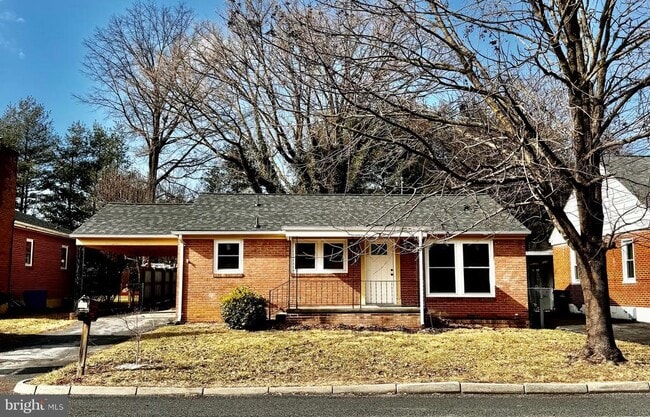 Building Photo - 137 Fox Dr