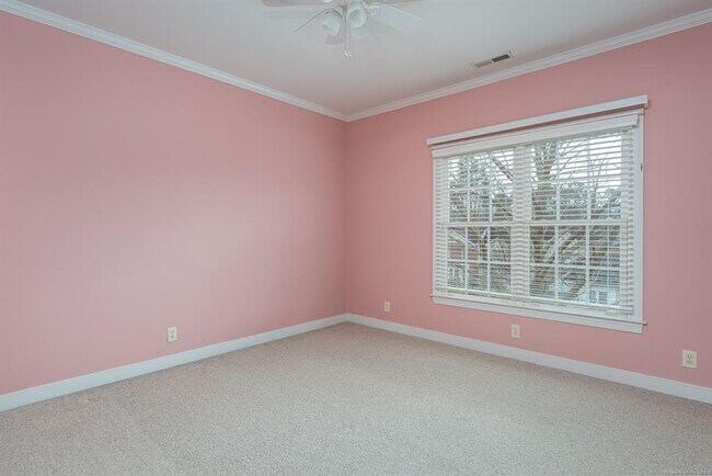 Building Photo - 421 Suri Dr