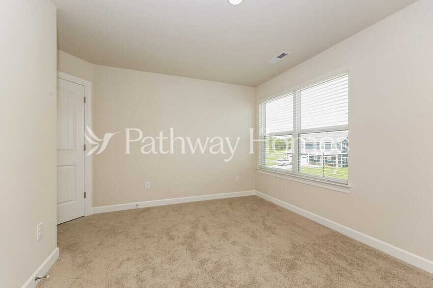 Building Photo - 3314 Quintana Dr
