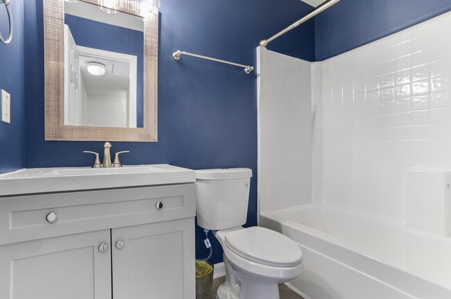 Building Photo - 1814 Dunrobin Dr SE