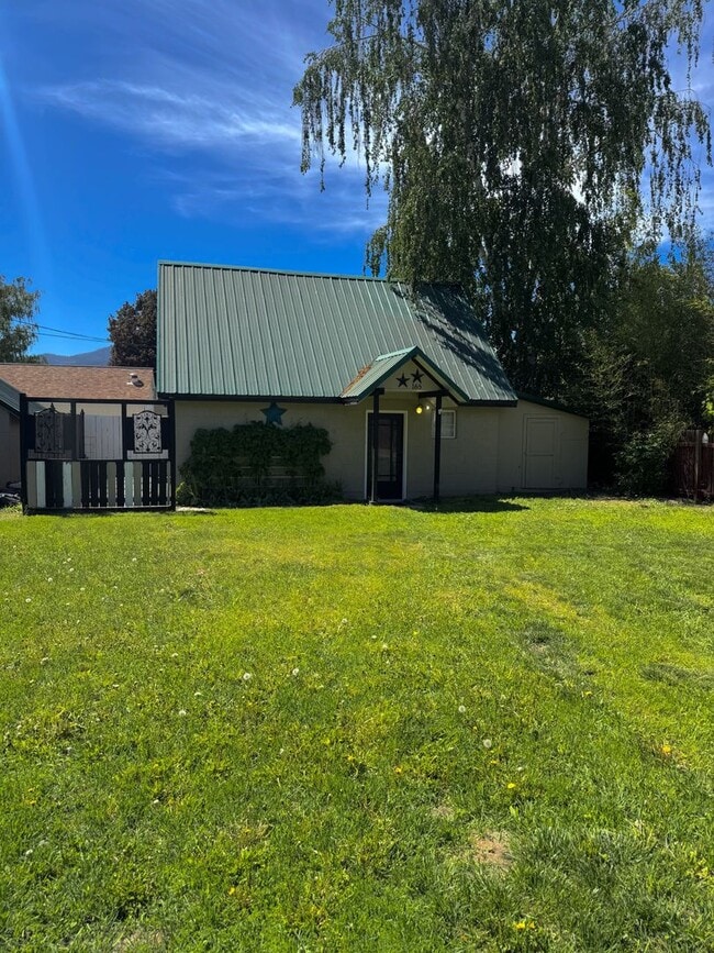 Building Photo - Charming 1-Bedroom Home – All Utilities Included!