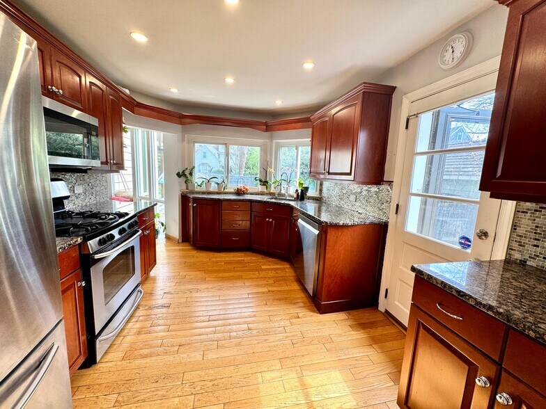 Building Photo - 611 Harvard Rd