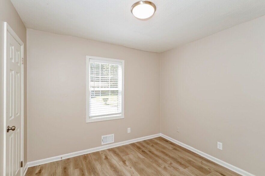 Building Photo - 2995 Creel Rd