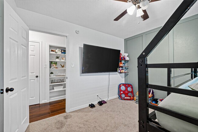 Building Photo - 10263 Old Orchard Rd
