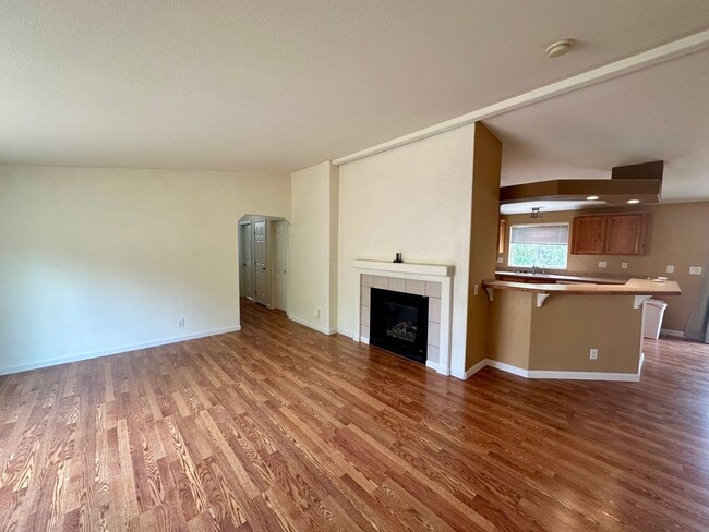 Building Photo - 3 Bedroom 2 Bath nestled in Grass Valley