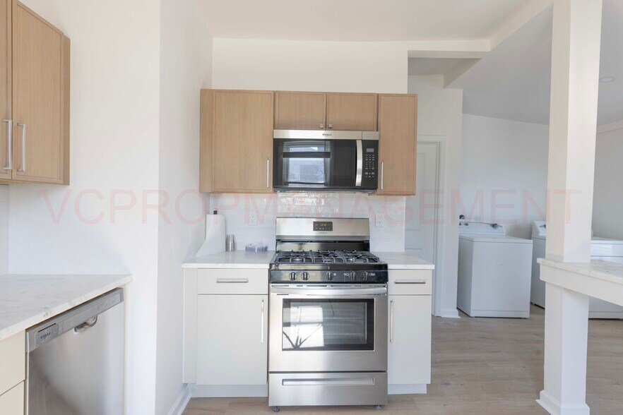 Building Photo - 230 Carre Ave