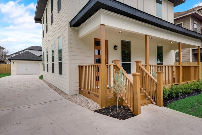 Building Photo - 204 Drennan St