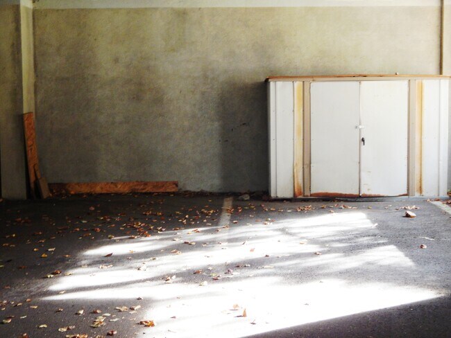 Building Photo - 629 Danbury Rd