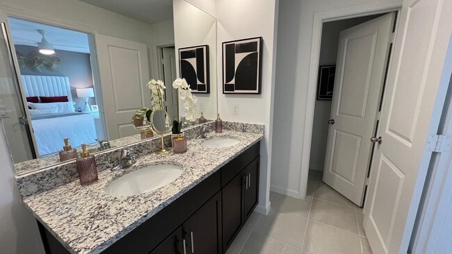 Building Photo - 560 Salisbury Cir