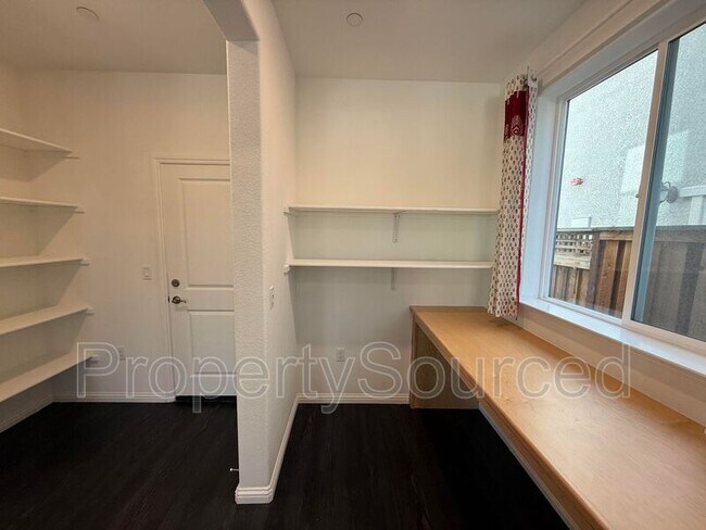 Building Photo - 2703 Rabbit Holw Dr