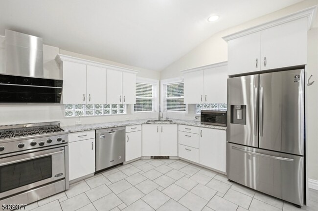 Building Photo - 47 Crossbrook Rd