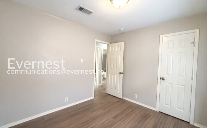Building Photo - 11711 Greenglen Dr