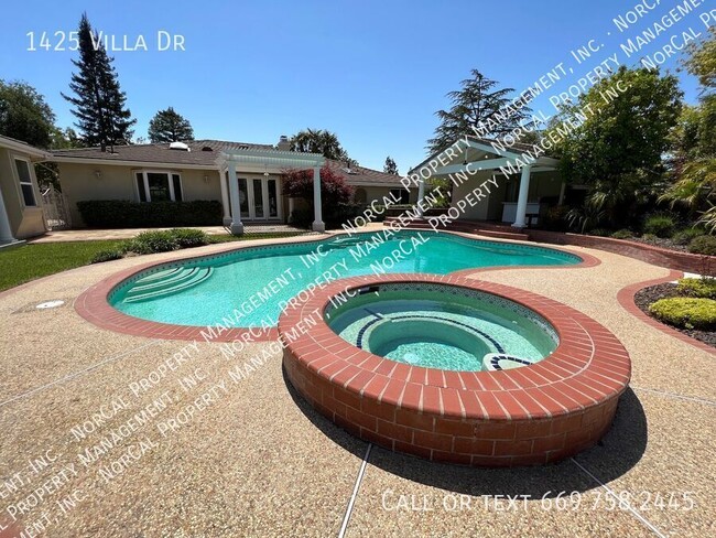Building Photo - 1425 Villa Dr