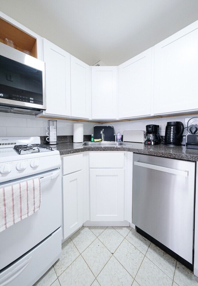 Building Photo - 28-30 West 86th Street-SI ID1031987P