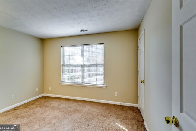 Building Photo - 2727 Manor Cove