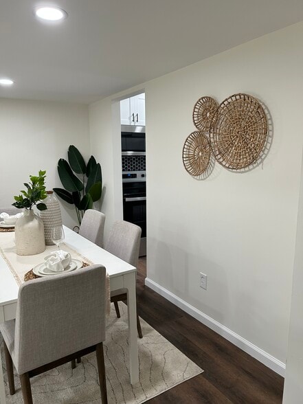 Building Photo - 196 Key Pky