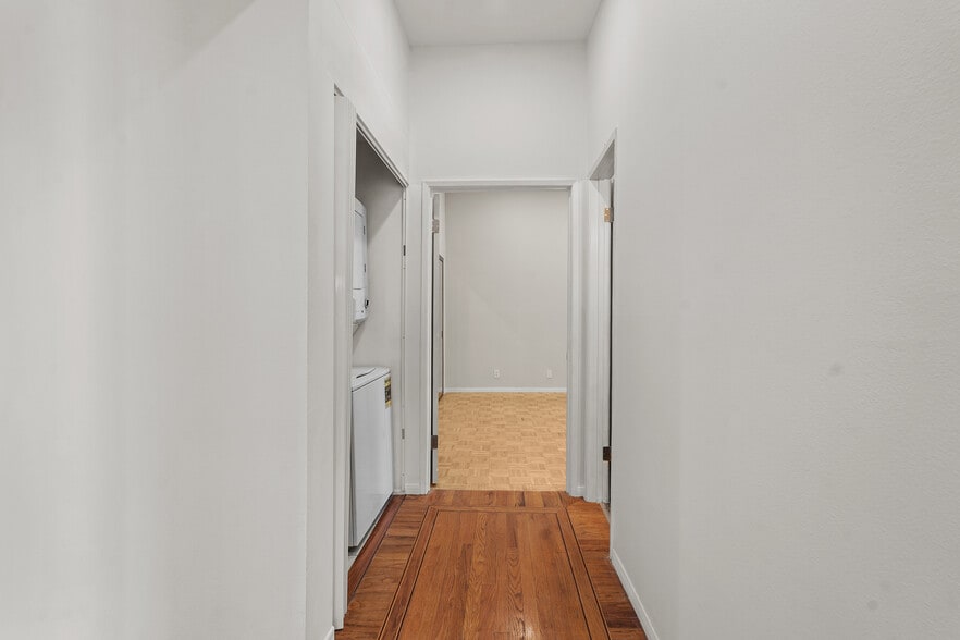 Building Photo - 1559 Winona Blvd