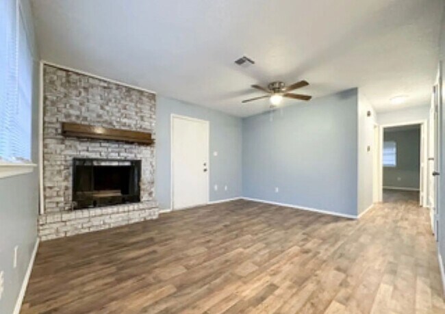 Primary Photo - 6619 NW Denver Ave