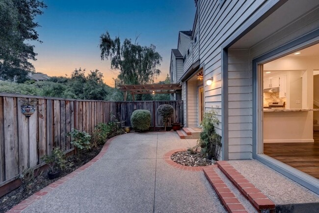 Building Photo - Luxury Living in Danville Ranch – Views, Solar & Prime Location!