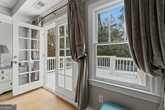 Building Photo - 302 Hascall Rd NW