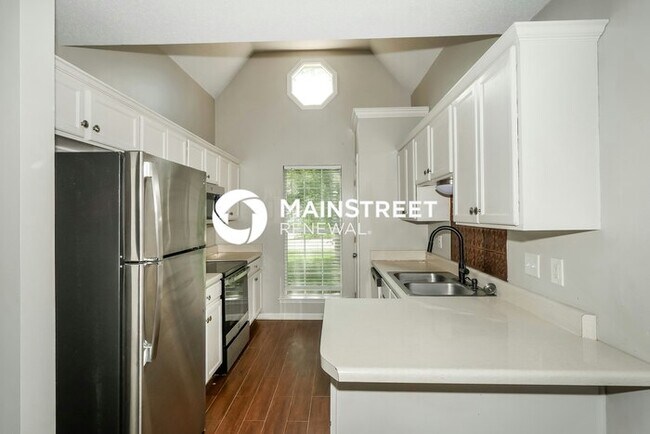 Building Photo - 4 Bedroom Pet-Friendly Home in cordova, TN with Main Street Renewal