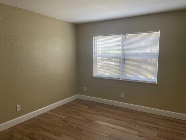 Building Photo - 510 M St