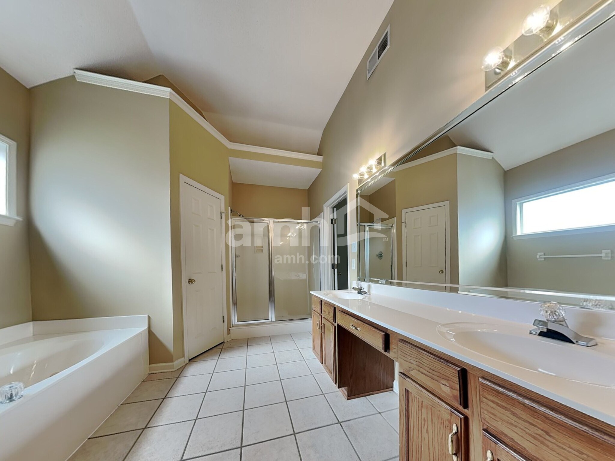 Building Photo - 10157 Breezy Ridge Cove