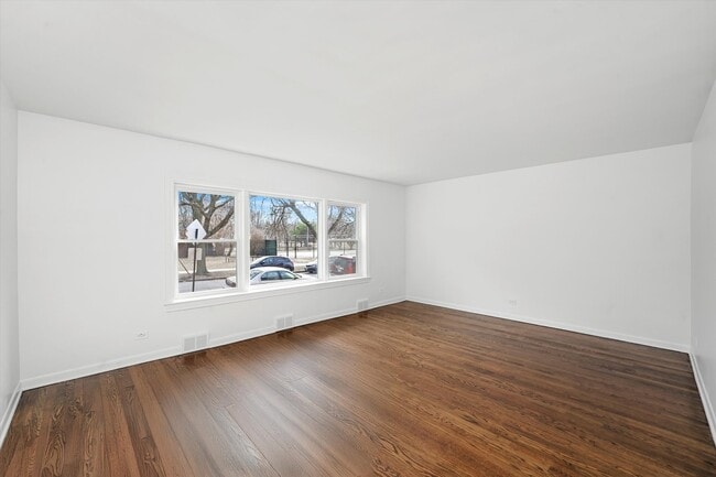 Building Photo - 7056 N Rockwell St