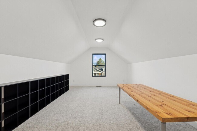 Building Photo - Whitefish Home in The Lakes