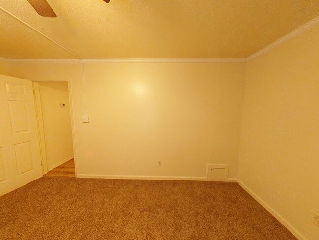 Building Photo - 1 Bedroom, 1 Bathroom Condo Rental in Hamp...