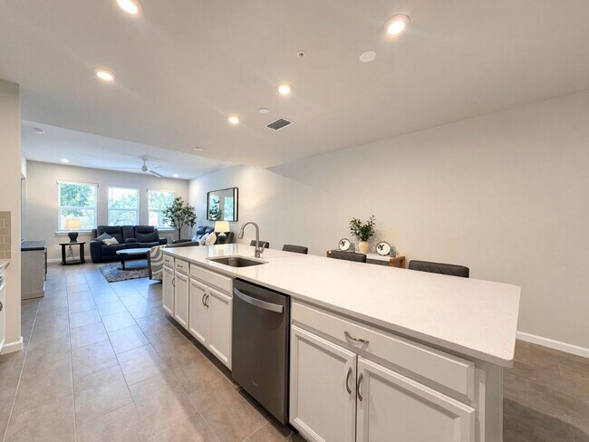 Building Photo - 4660 Arboretum Cir