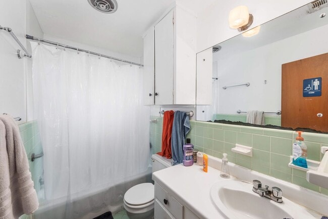 Building Photo - August Pre-Lease Available!! 3 Bed, 2 Bath with Huge Backyard and Covered Patio!