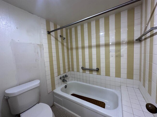 Building Photo - 126 Conference Dr