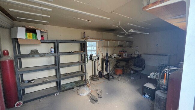 Building Photo - 4330 N Redland Ave