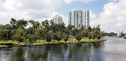 Building Photo - 1861 NW S River Dr