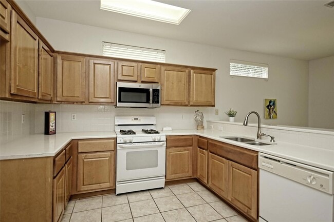 Building Photo - 112 Bluebell Dr