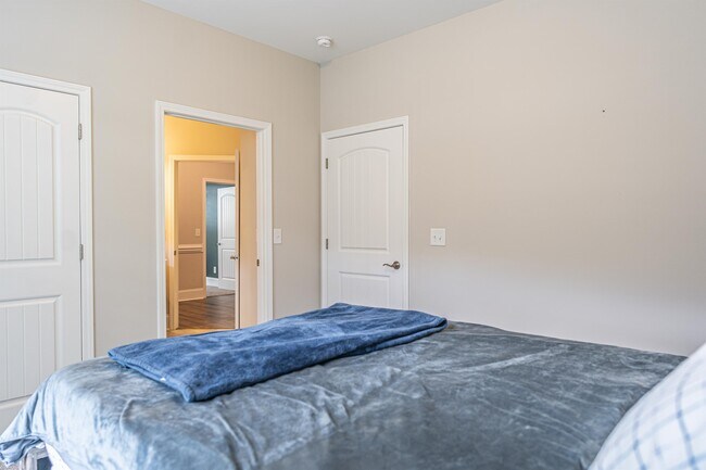 Building Photo - 153 Keowee Cir