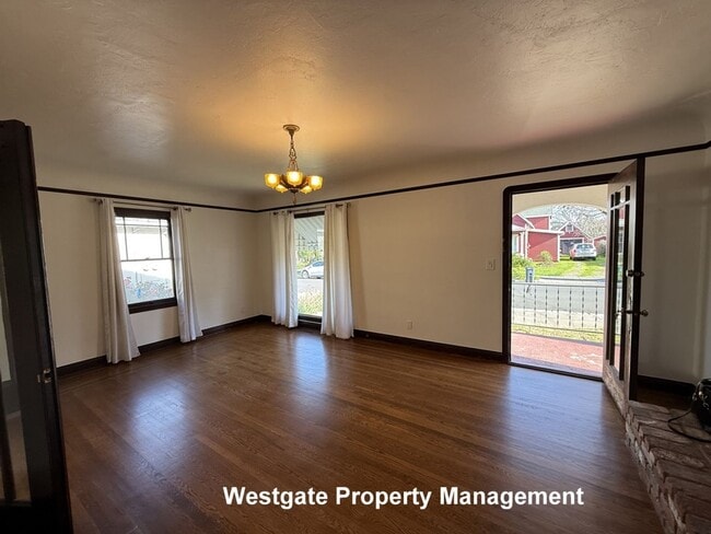 Building Photo - 626 E St