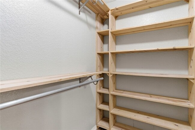 Building Photo - 932 S Curtis Ave