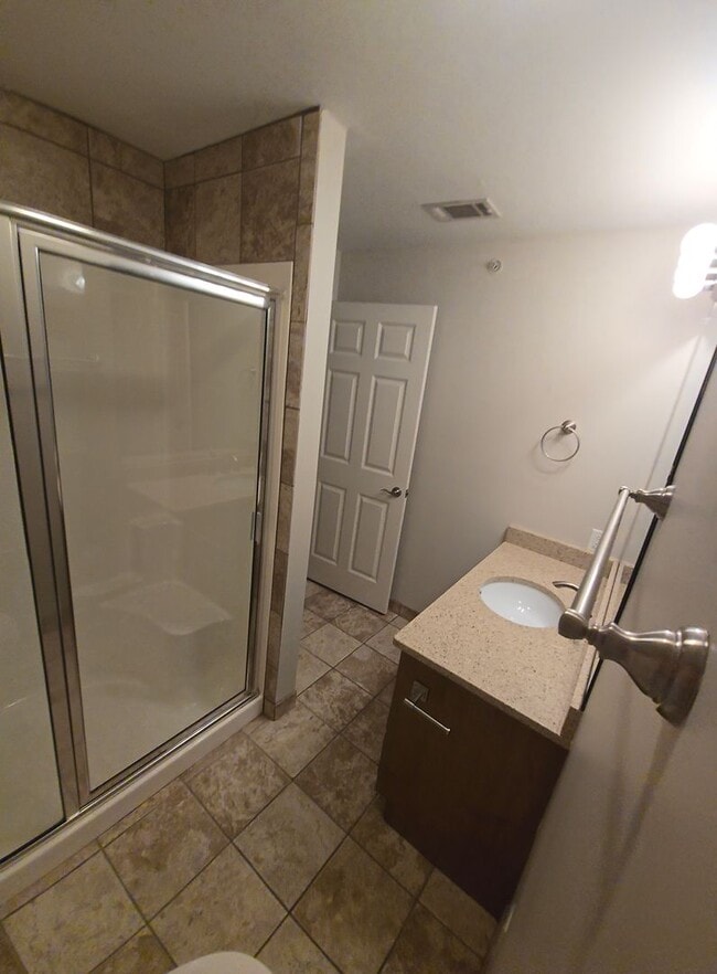 Building Photo - Sophisticated 2-Bedroom Retreat Featuring Soaring Ceilings & Modern Comforts