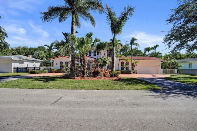 Building Photo - 1534 Palancia Ave