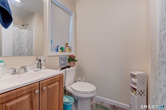 Building Photo - 15 Hillyndale Rd