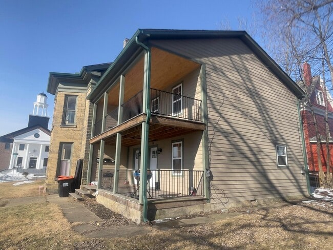 Building Photo - 166 Hudson Ave