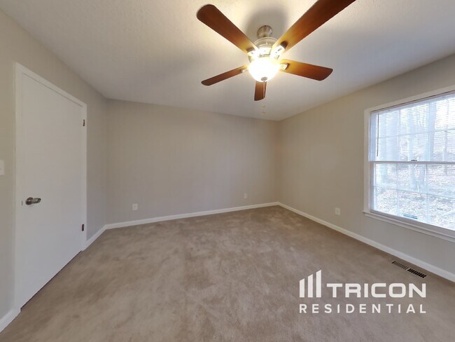 Building Photo - 184 Clydesdale Ln SE