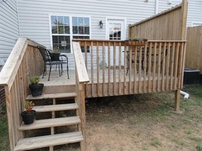 Building Photo - BEAUTIFUL TOWNHOME
