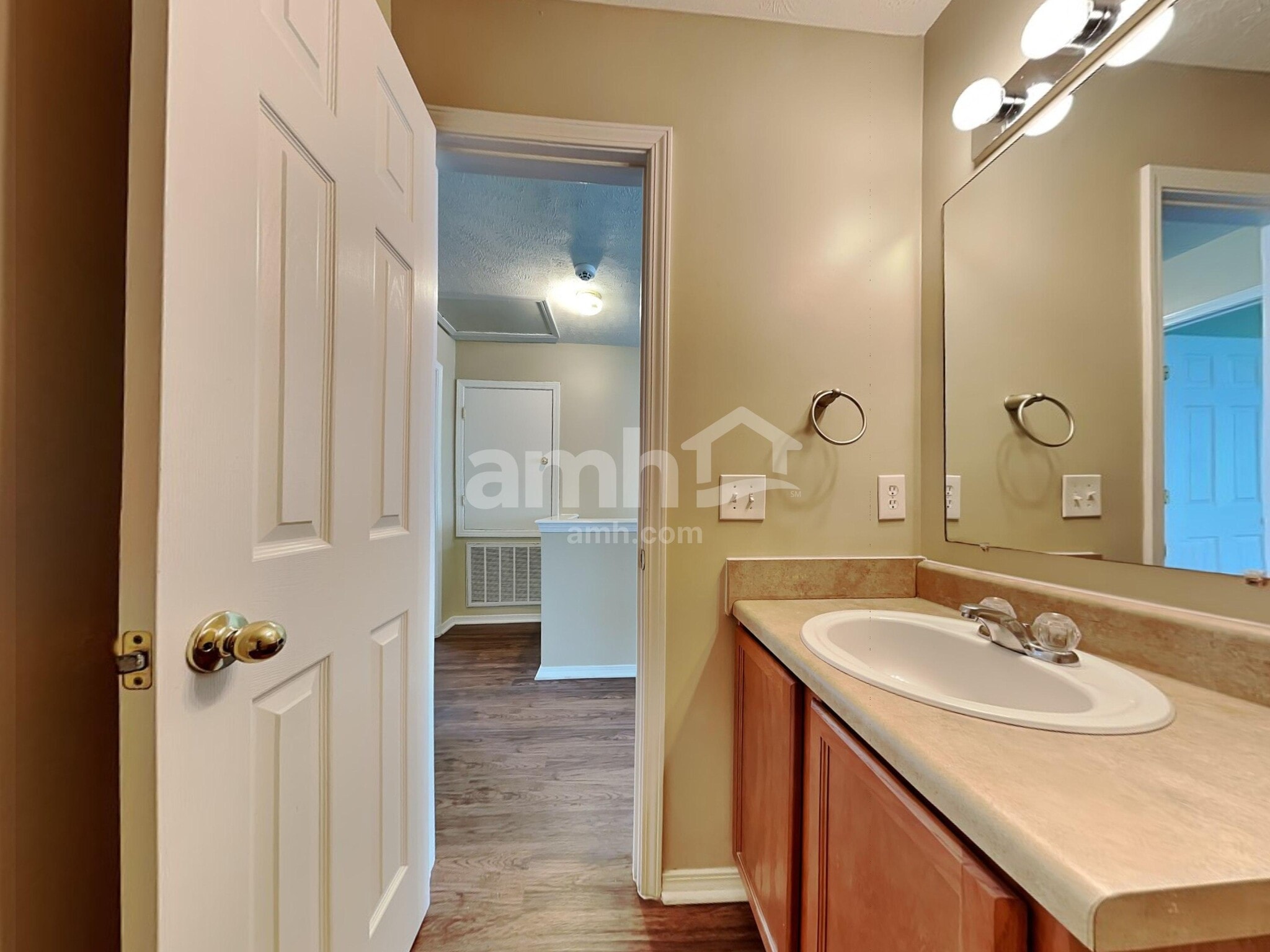 Building Photo - 1215 Lasalle Dr